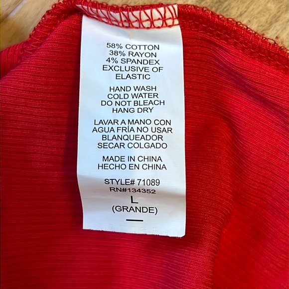 Red Top - Picture 3 of 4